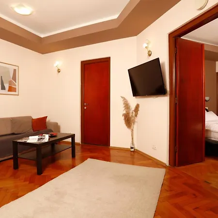 Chill & Relax - Cozy & Roomy -3Bdr Near Old Town Appartement Boekarest