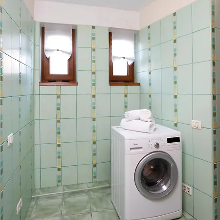 Chill & Relax - Cozy & Roomy -3Bdr Near Old Town