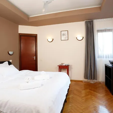 Chill & Relax - Cozy & Roomy -3Bdr Near Old Town Boekarest
