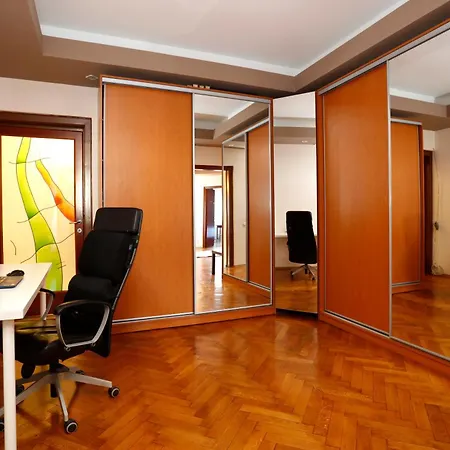 Chill & Relax - 3Bdr Cozy & Roomy -Near Old Town *