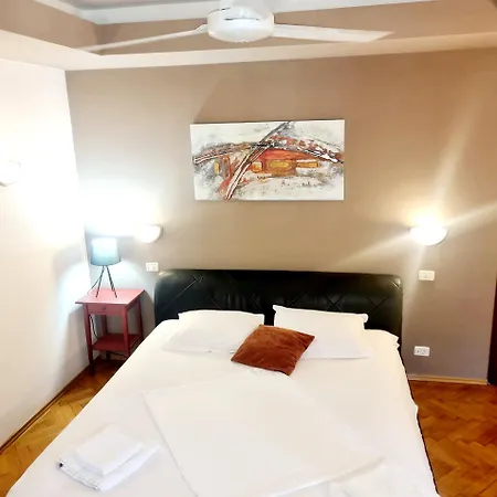 Chill & Relax - Cozy & Roomy -3Bdr Near Old Town Appartement
