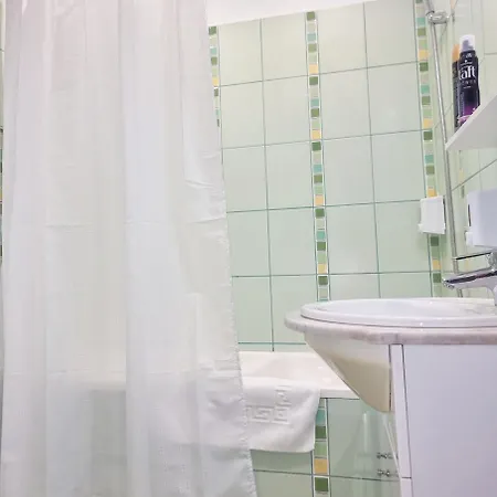 Near Old Town - Chill & Relax - 3bdr Cozy & Roomy Бухарест