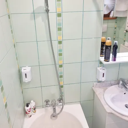 Chill & Relax - Cozy & Roomy -3Bdr Near Old Town Boekarest