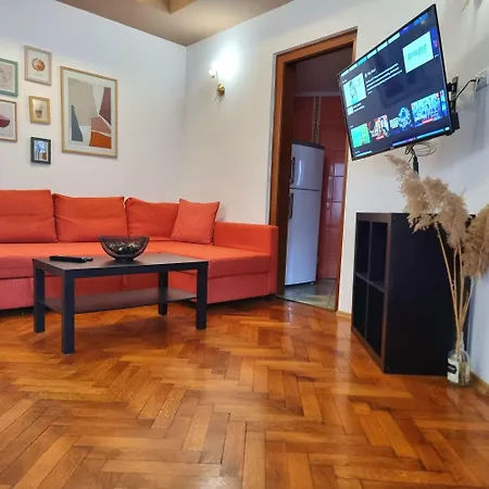 Chill & Relax - 3Bdr Cozy & Roomy -Near Old Town Bükreş