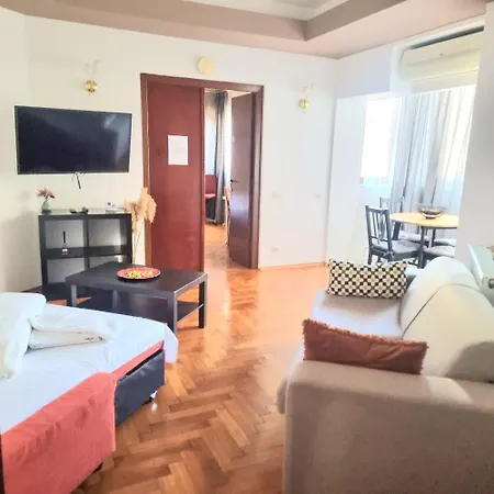 Daire Chill & Relax - 3Bdr Cozy & Roomy -Near Old Town Bükreş
