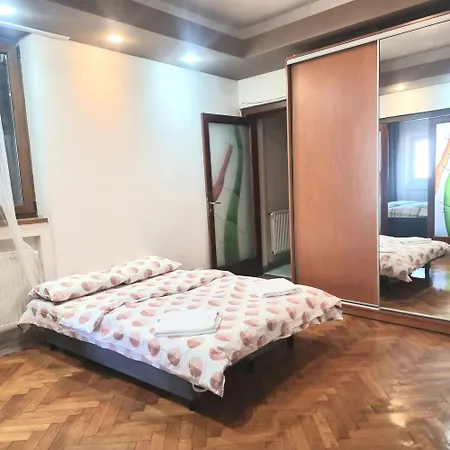 Chill & Relax - Cozy & Roomy -3Bdr Near Old Town * Boekarest
