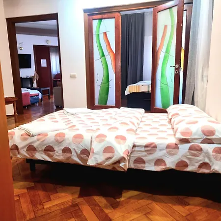Chill & Relax - Cozy & Roomy -3Bdr Near Old Town Boekarest
