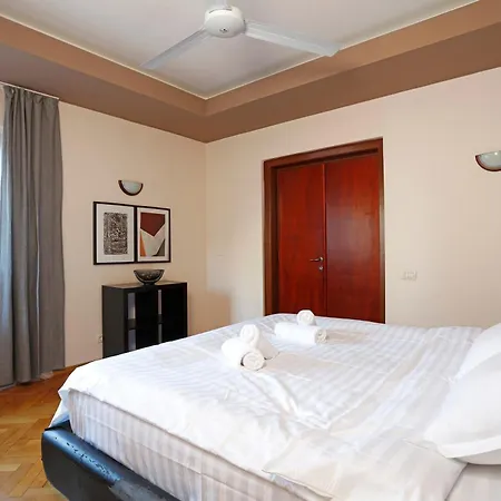 Chill & Relax - Cozy & Roomy -3Bdr Near Old Town Boekarest