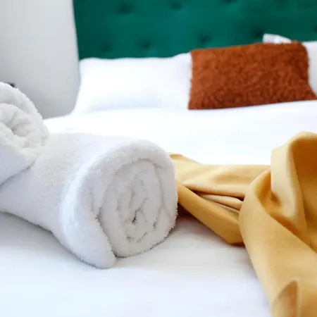 Chill & Relax - Cozy & Roomy -3Bdr Near Old Town Boekarest