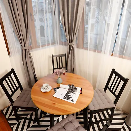 Chill & Relax - Cozy & Roomy -3Bdr Near Old Town Appartement
