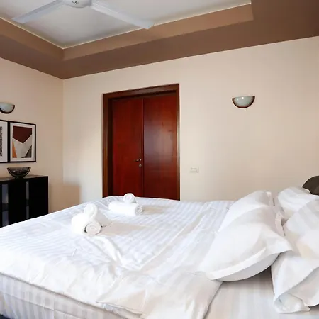 Chill & Relax - Cozy & Roomy -3Bdr Near Old Town * Boekarest