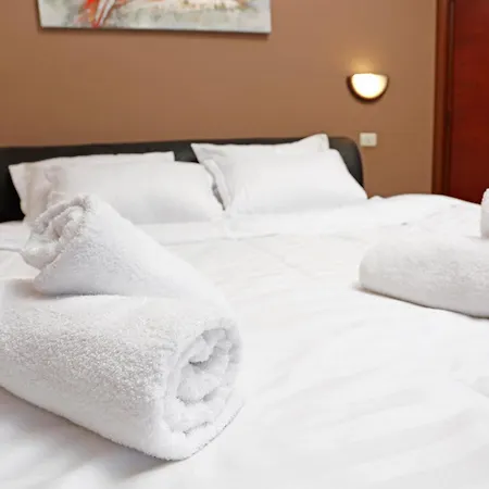 Chill & Relax - Cozy & Roomy -3Bdr Near Old Town *