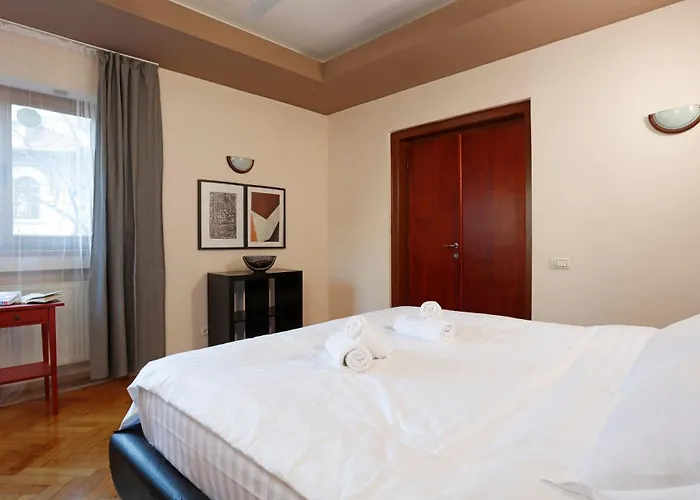 Chill And Relax Spacious 3Br Up To 8 Guests!! Old Town * Bukarest