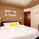 Chill And Relax Spacious 3Br Up To 8 Guests!! Old Town Bukarest