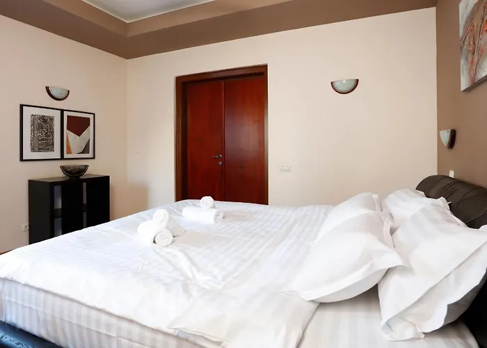 Апартаменти Chill & Relax Up To 8 Guests - Near Old Town - No Party! *