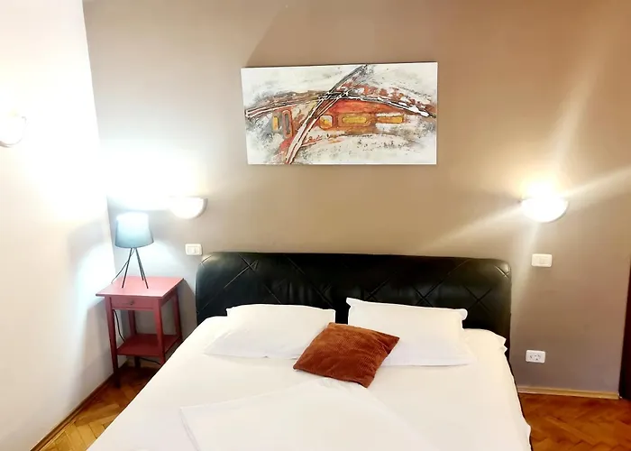 Chill & Relax Up To 8 Guests - Near Old Town - No Party! Апартаменти