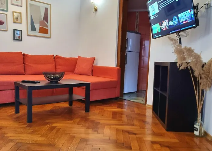 Near Old Town - Chill & Relax Up To 8 Guests Бухарест