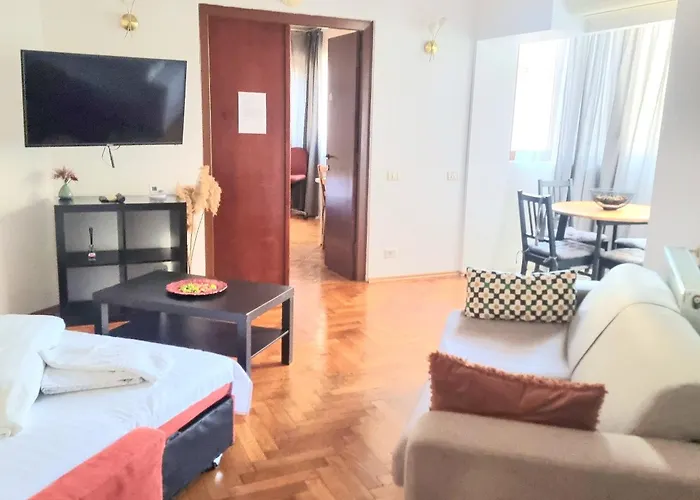 Апартаменти Chill & Relax Up To 8 Guests - Near Old Town - No Party! Бухарест