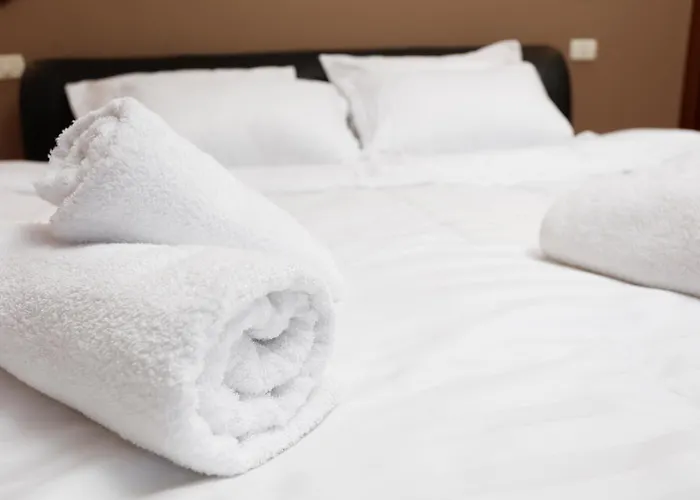 Near Old Town - Chill & Relax Up To 8 Guests Апартаменты Бухарест